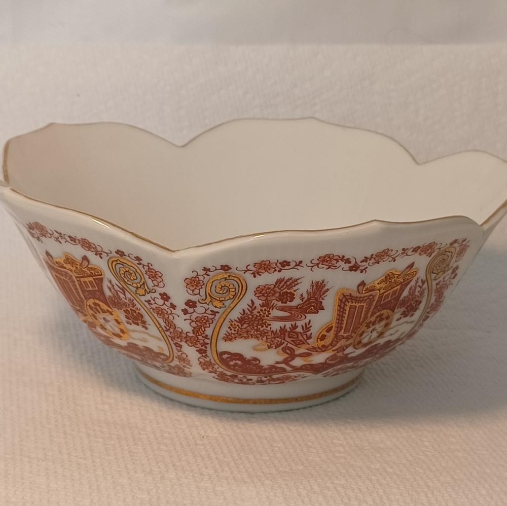 Vintage Imari Ware Porcelain Lotus Flower Scalloped Edge Bowl - Japan 6.5" Wide